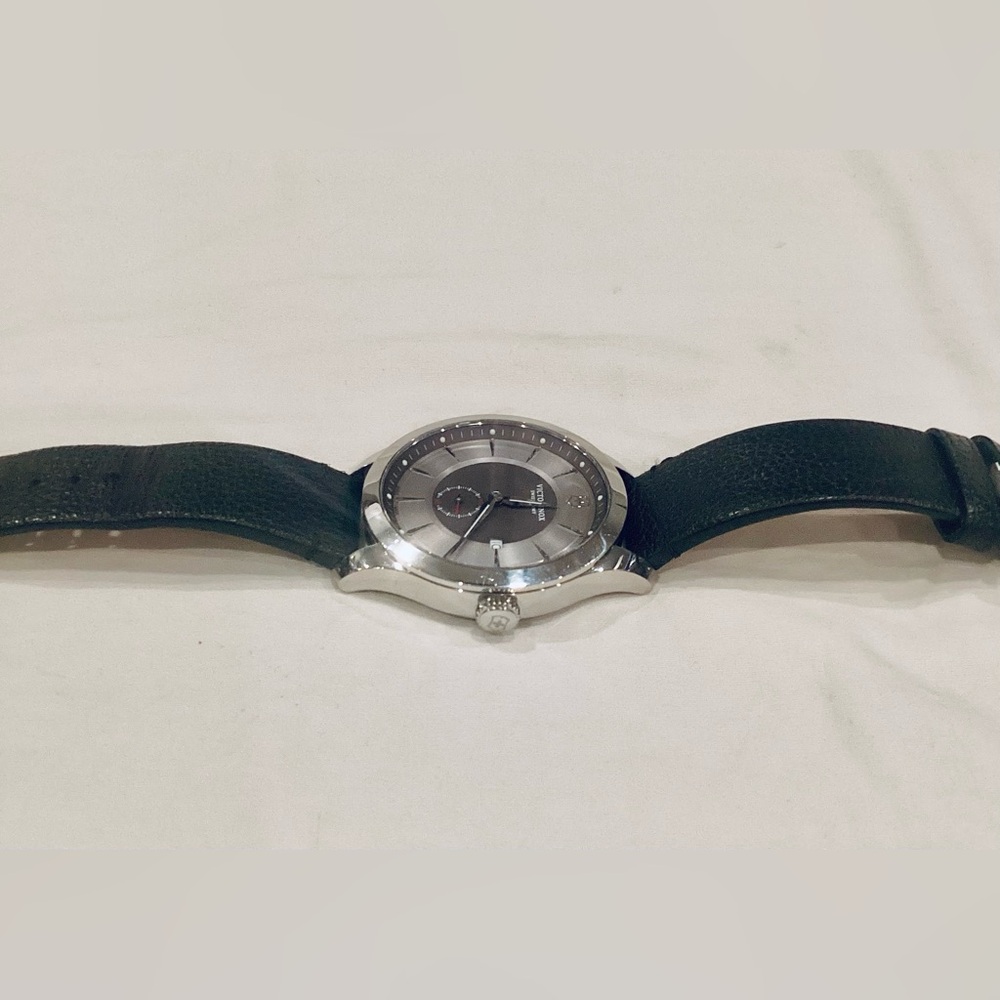 VICTORINOX Alliance 241765 Silver Quartz Stainless New Battery 44mm Men's Watch - Picture 11 of 16